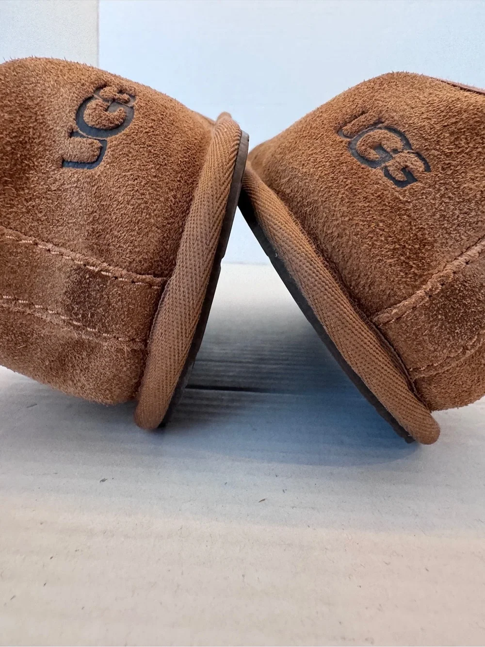 UGG Scuff Romeo ll Slippers Men’s Size 9 Chestnut Suede Leather Fur Lined Dad